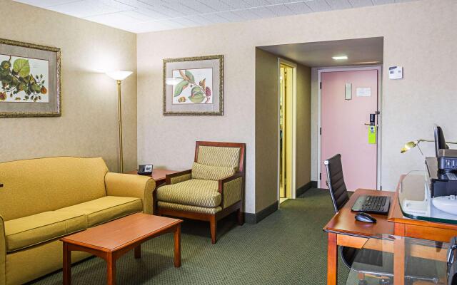Quality Inn & Suites Altoona