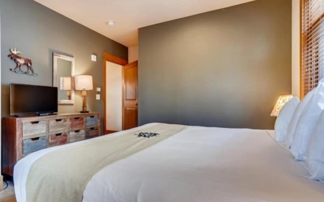 Premier 4 Bedroom Ski in, Ski out Lone Eagle Condo With the Best Access to Skiing in Keystone