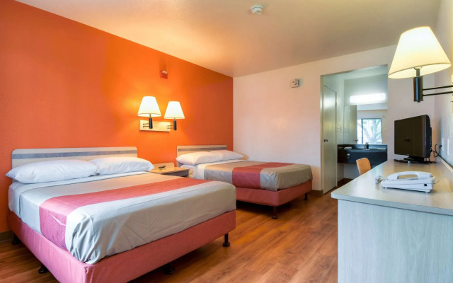 Motel 6 Escondido, CA