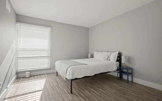 Spacious 2BR 2BA Apartment in the City