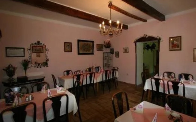 Hotel Mayerling Adults only