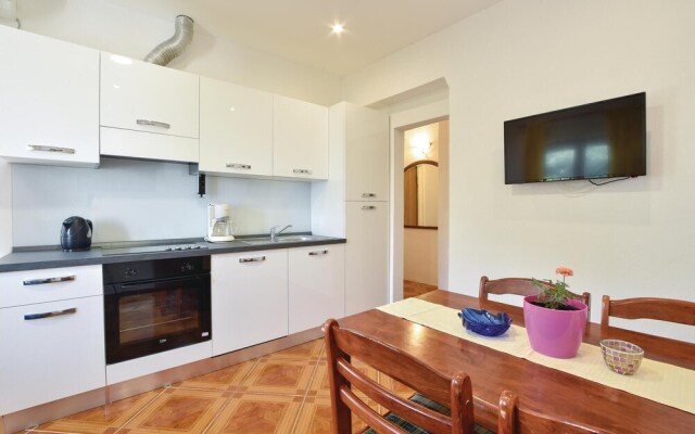 Amazing Home in Mimice With Wifi and 2 Bedrooms