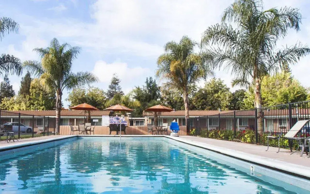 Tri Valley Inn & Suites