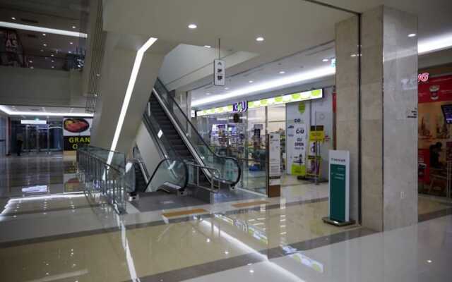 The November Stay in Songdo Honestar