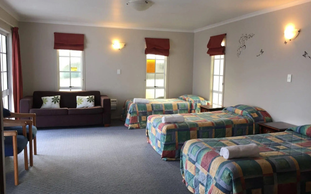 Boundary Court Motor Inn