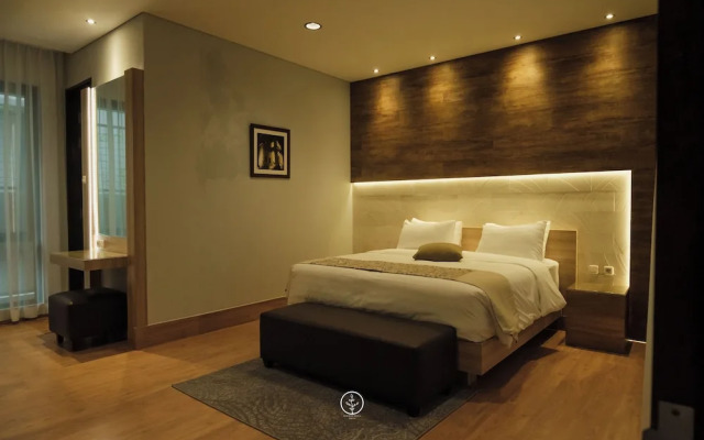 Radiance Hill View 10BR Villa with a Private heated swimming Pool