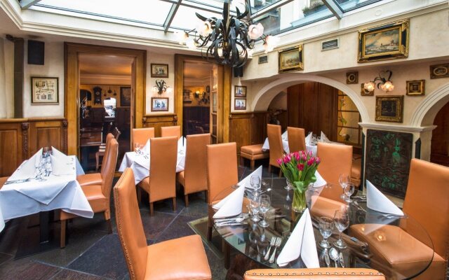 Hotel U Zlatého Stromu Prague by BHG