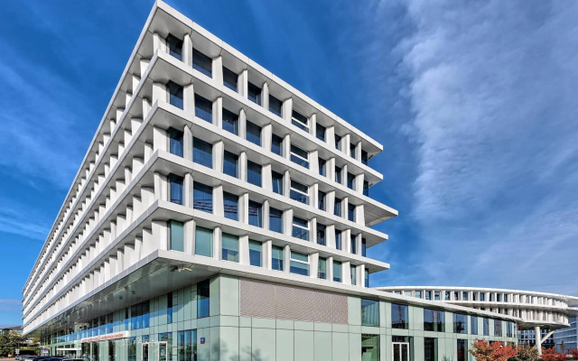 Sound Garden Hotel Airport