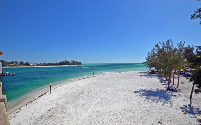 Paradise Beach - East 2414
