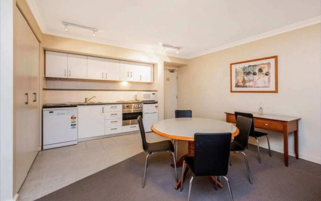 Conveniently Located 2 Bedroom Apartment In The CBD