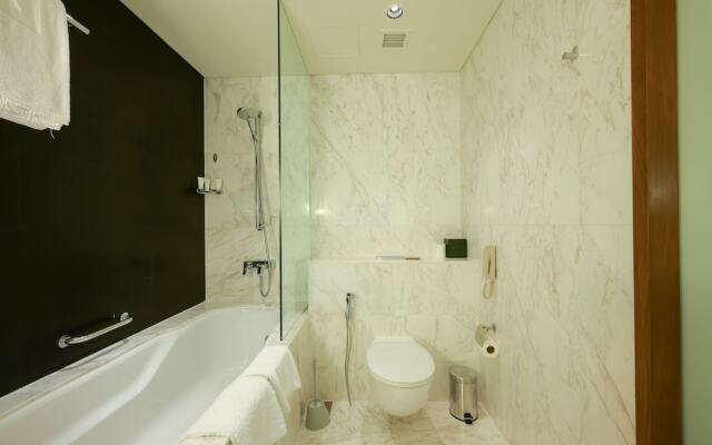 Emaar Fashion Avenue – Formerly Address Dubai Mall Four Apple