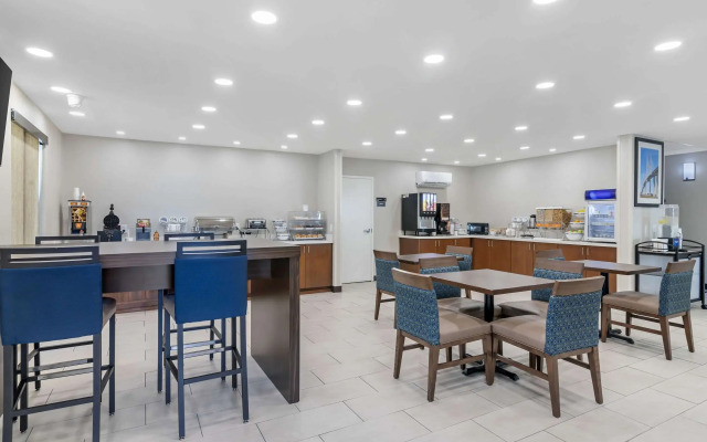 Comfort Inn & Suites