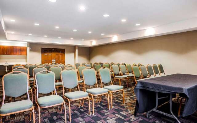 Comfort Suites Independence - Kansas City