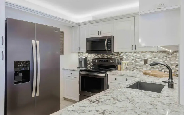 South Seas Tower 4-1209