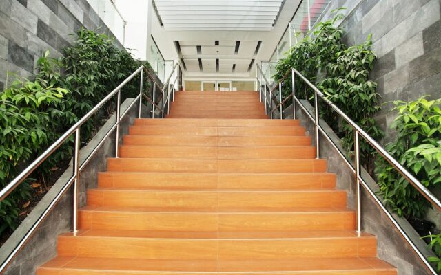 RedDoorz Apartment near Golden City Mall