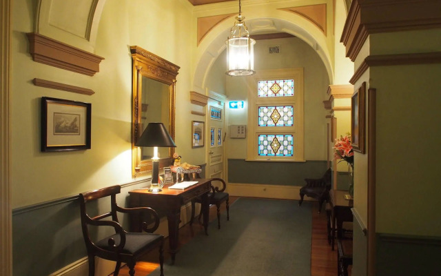 Simpson Of Potts Point