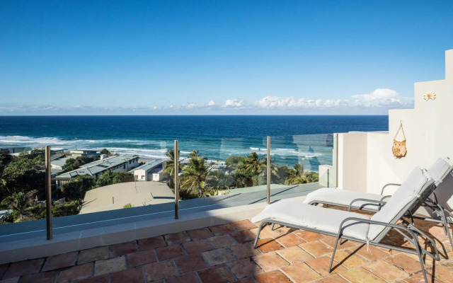 Tuscan inspired townhouse minutes from the beach