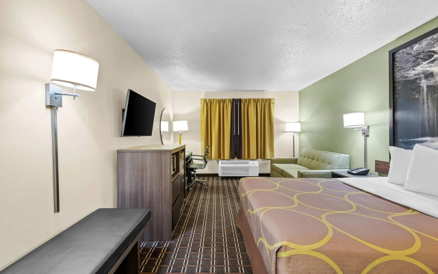 Super 8 by Wyndham Watertown WI