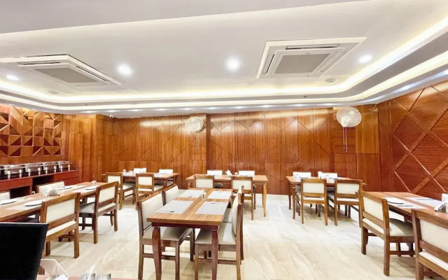 Hotel Mantavya - Varanasi near Temple