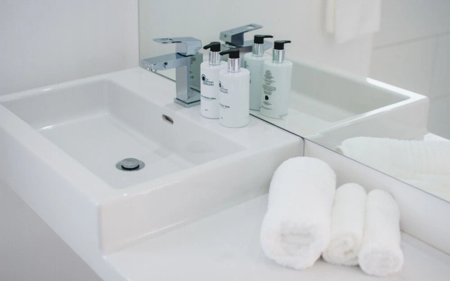 A Riverbed Guesthouse