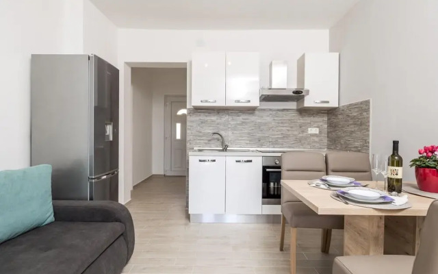 Amazing Apartment in Stara Novalja With 1 Bedrooms and Wifi