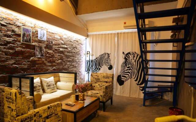MrF Sleeping Bar Inn Zhangjiajie