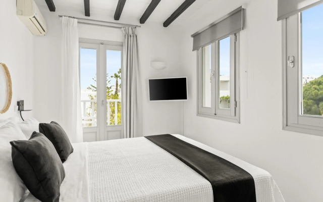 Mr & Mrs White Paros Suites & More