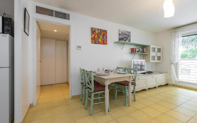 Nice 1 Bedroom downtown Carré d'Or with garage