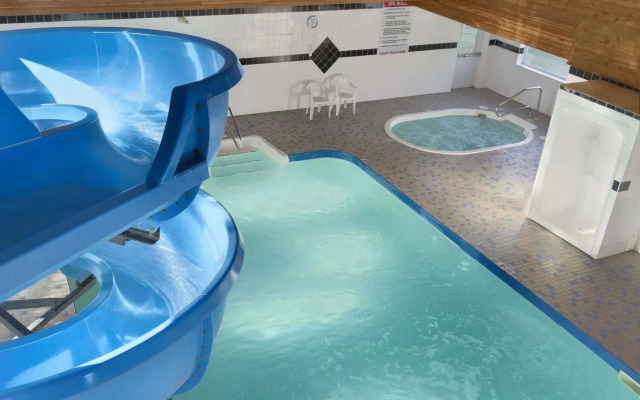 Travelodge by Wyndham Golden Sportsman Lodge