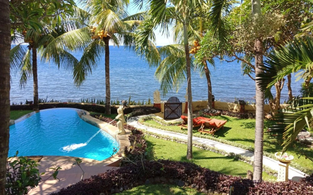 Teluk Indah Beach & Pool Villa