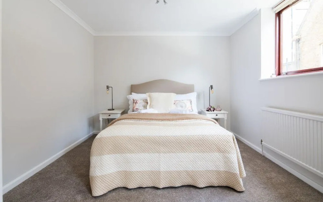 Richardsons Mews by Lime Street