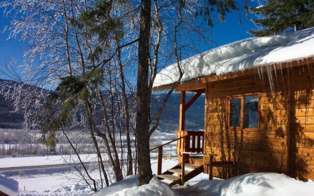 Alexa Chalets -Timber Inn & Restaurant