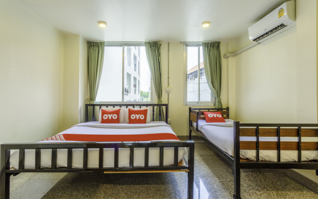 OYO 928 Leaf Hostel