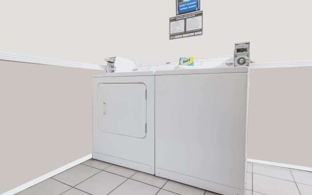 Days Inn by Wyndham Kansas City International Airport