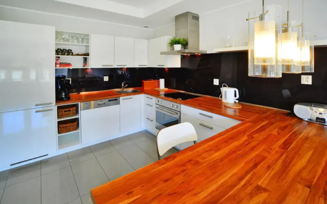 Comfortable Apartment, Ground Floor, Balcony