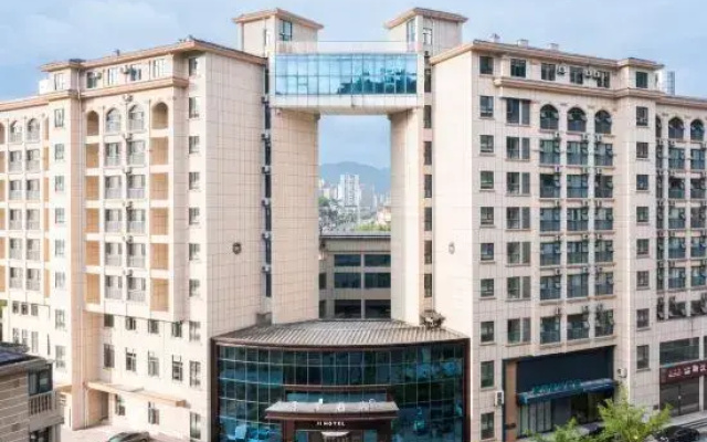 JI Hotel (Enshi Lichuan Tenglong Cave Tourist Center)