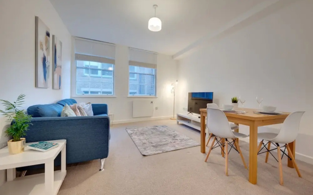 Charltons Bonds Apartments - By Week2Week