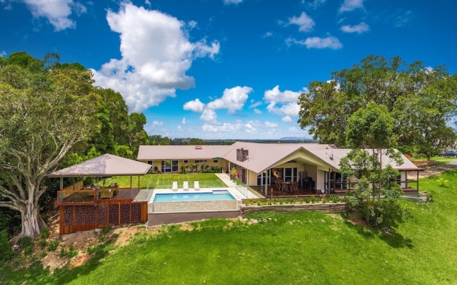 Serene - a spacious luxury holiday retreat