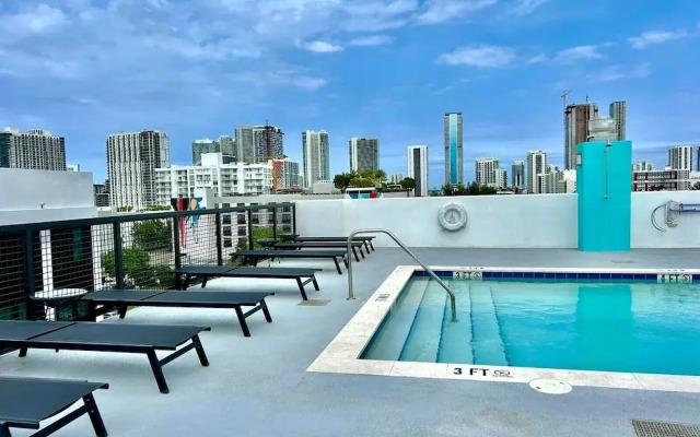 1BR Condo wRooftop Pool at Wynwood