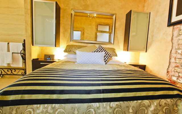 Indulge Apartments - Eighth Street