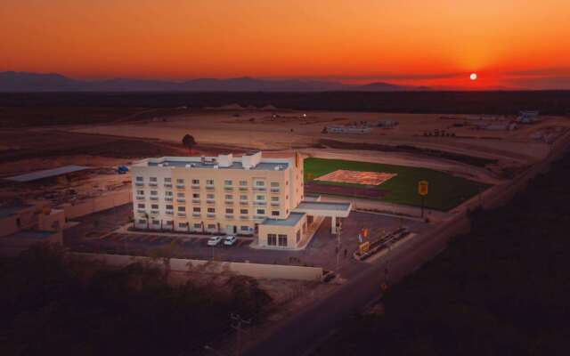 Super 8 By Wyndham Manzanillo