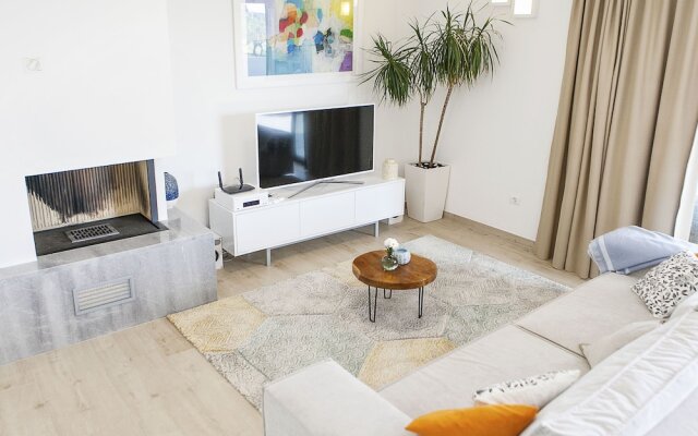 Modern Villa in Kaštel Novi With Private Pool