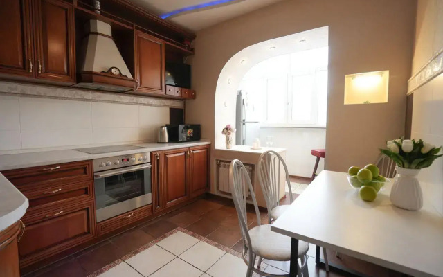 Пять звезд на Дружбы Народов 9