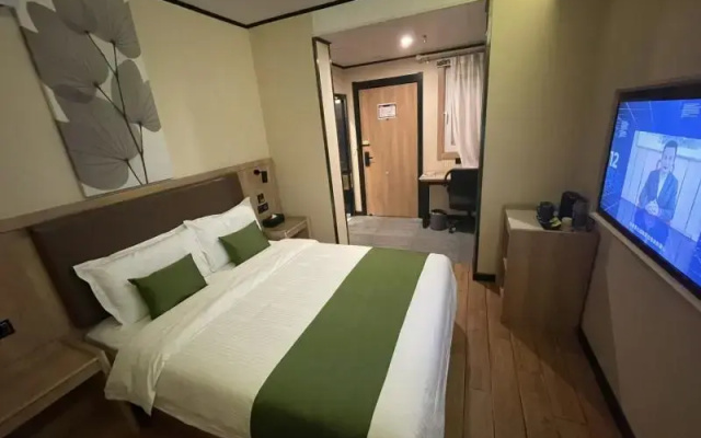 GreenTree Inn Beijing Chaoyang District Langxinzhuang Metro Station Express Hotel