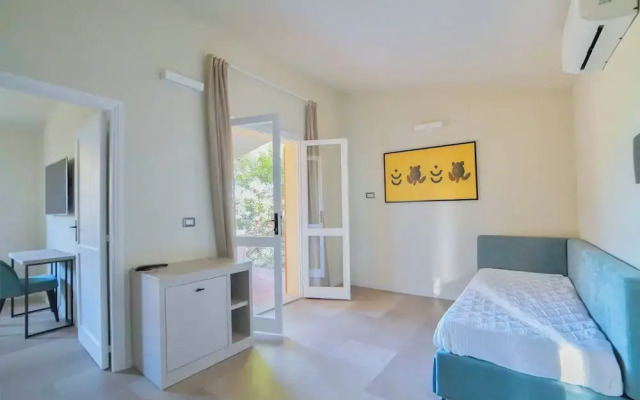 Hotel with swimming pool just 300 mt from the Baia delle Mimose-beach