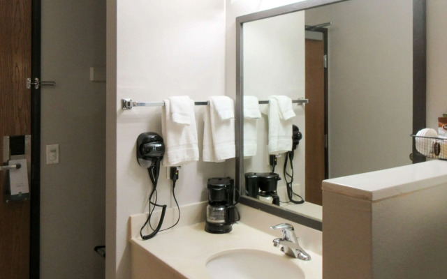 Quality Inn & Suites Salina National Forest Area