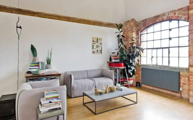 Unique & Vibrant 1-bed Loft With Roof Garden
