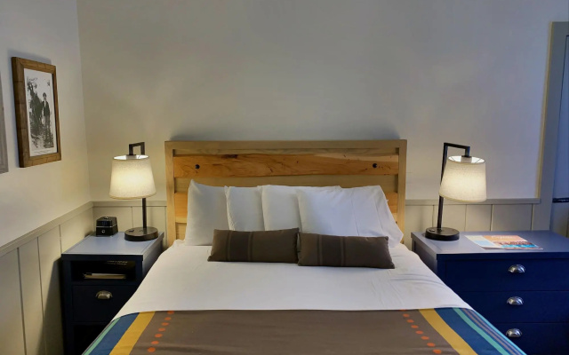 Bright Angel Lodge – Inside the Park - Image 5