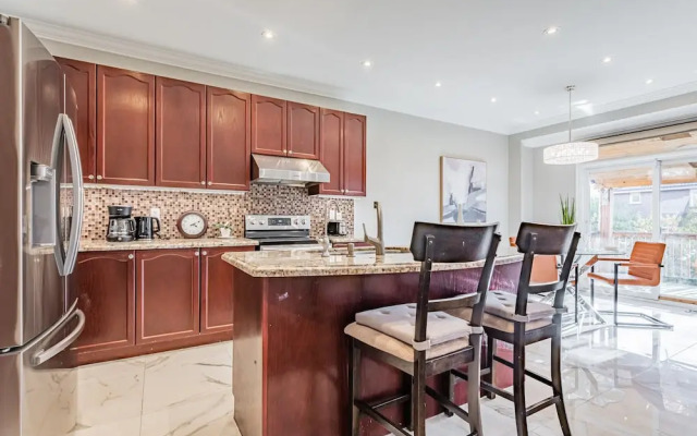 Luxury Villa - Mississauga Square One