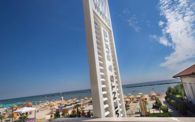 White Suite & Apartments